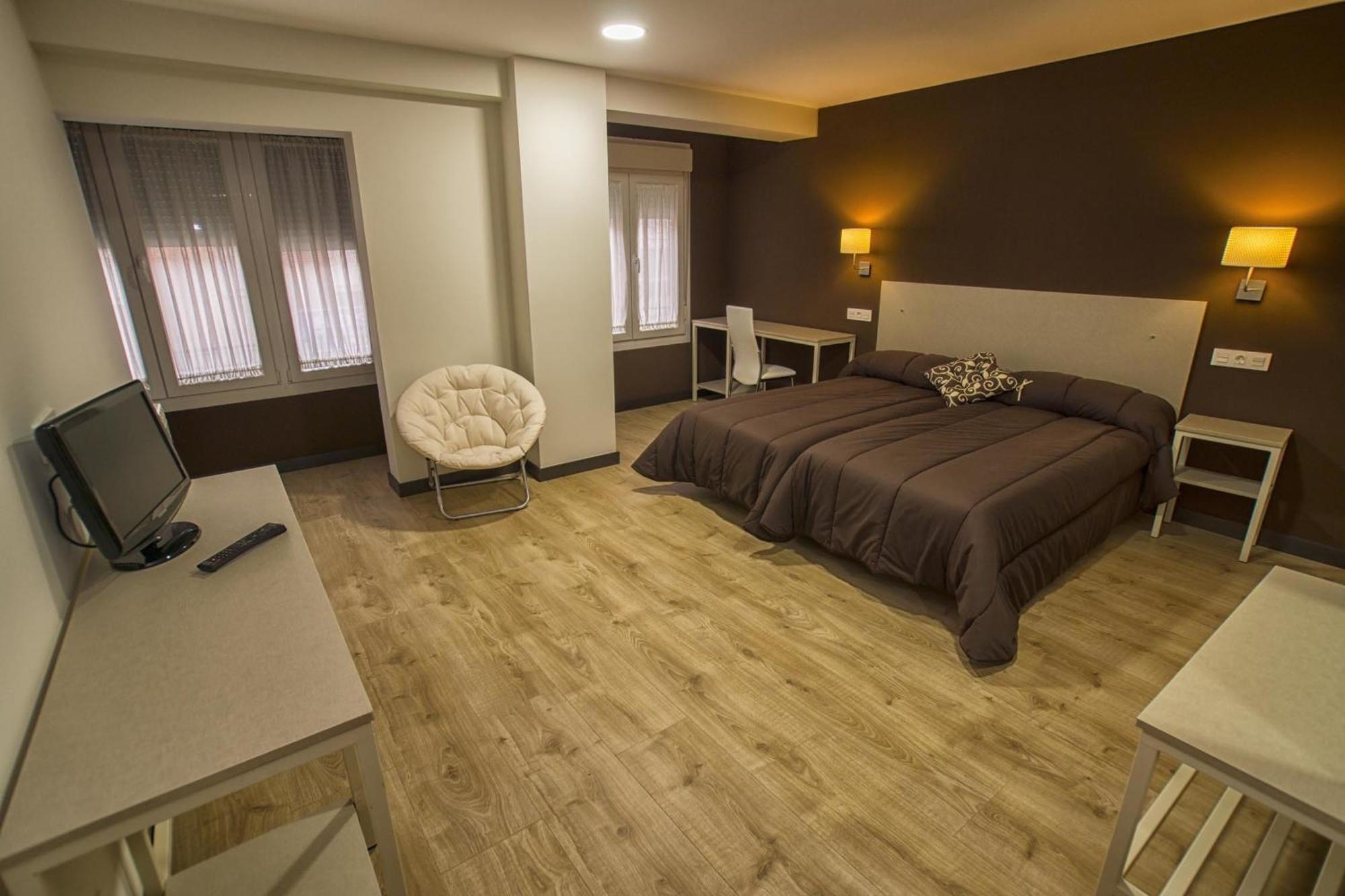 Hostal Elvira Аранда-де-Дуеро Екстер'єр фото